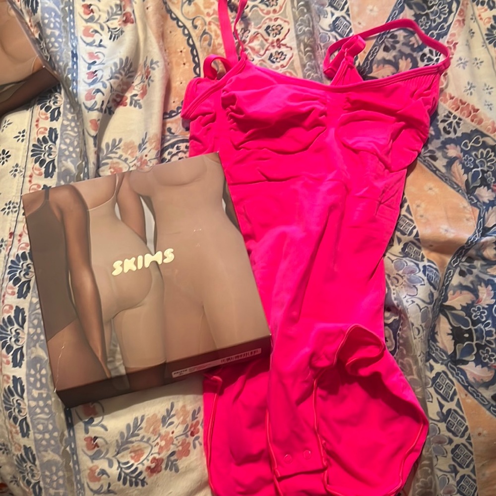 SCULPTING BODYSUIT W. SNAPS | FLAMINGO (hot pink)